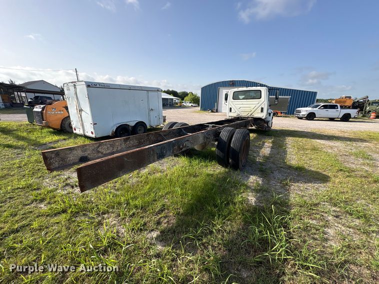 image for item EU5776 2005 International 4300 truck cab and chassis