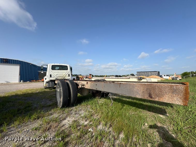 image for item EU5776 2005 International 4300 truck cab and chassis