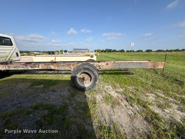 image for item EU5776 2005 International 4300 truck cab and chassis