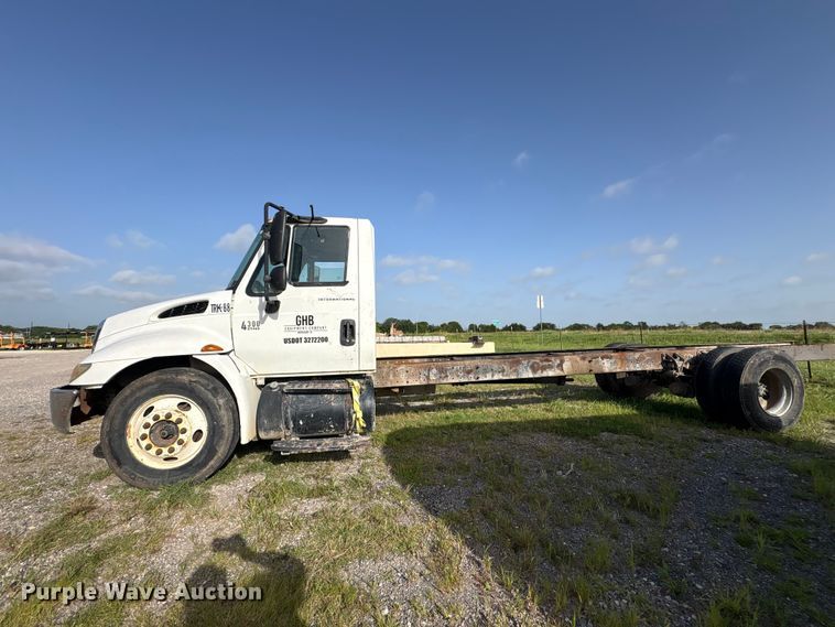 image for item EU5776 2005 International 4300 truck cab and chassis