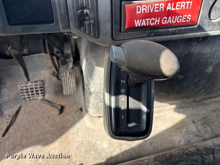 image for item EU5776 2005 International 4300 truck cab and chassis