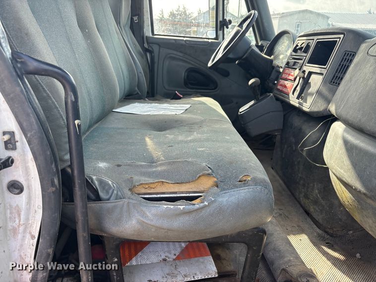 image for item EU5776 2005 International 4300 truck cab and chassis