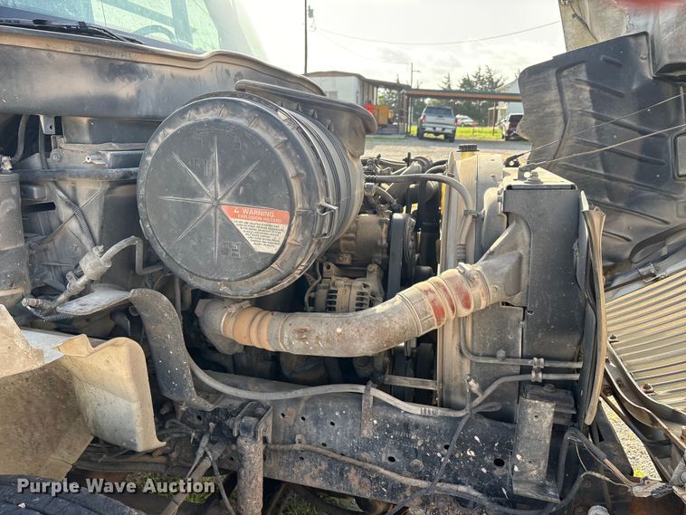 image for item EU5776 2005 International 4300 truck cab and chassis