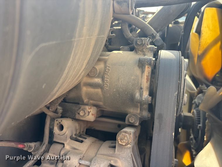 image for item EU5776 2005 International 4300 truck cab and chassis