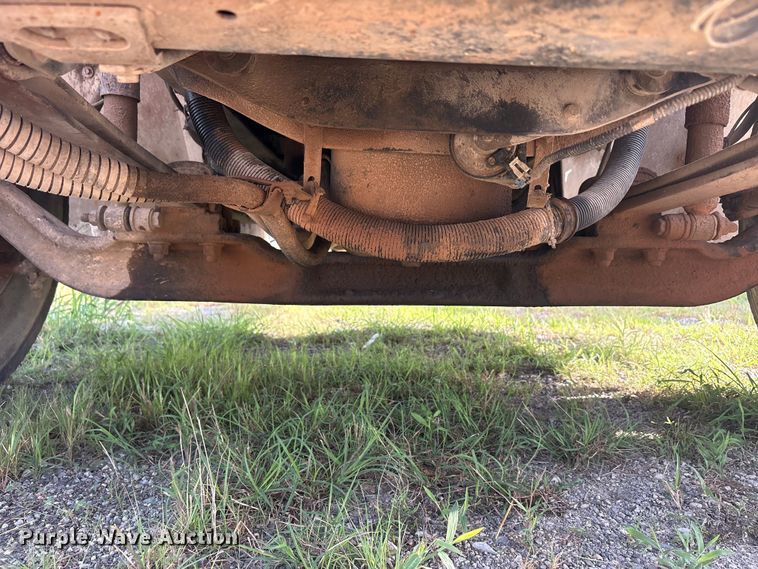 image for item EU5776 2005 International 4300 truck cab and chassis