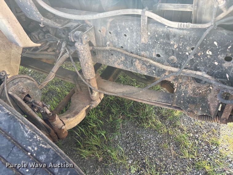 image for item EU5776 2005 International 4300 truck cab and chassis