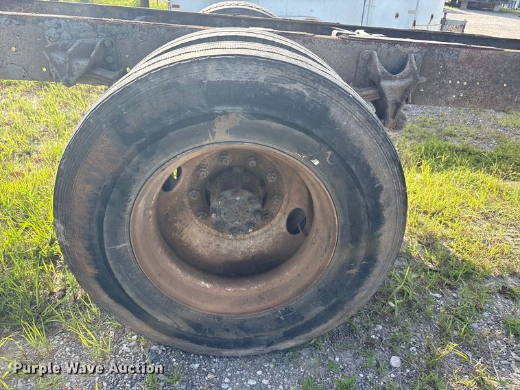 image for item EU5776 2005 International 4300 truck cab and chassis
