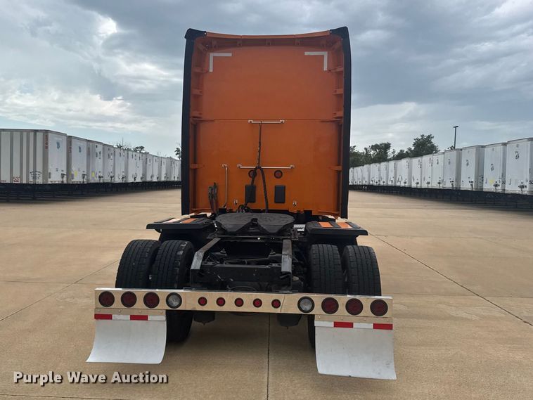 image for item EW4934 2017 Kenworth T680 semi truck