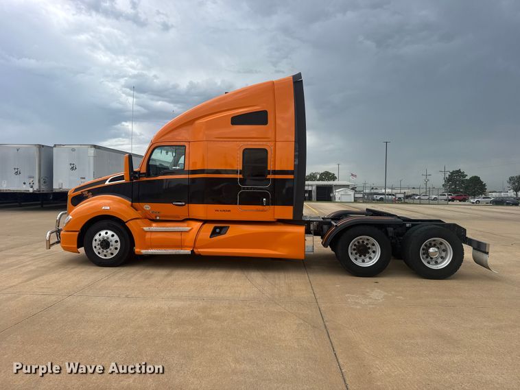 image for item EW4934 2017 Kenworth T680 semi truck