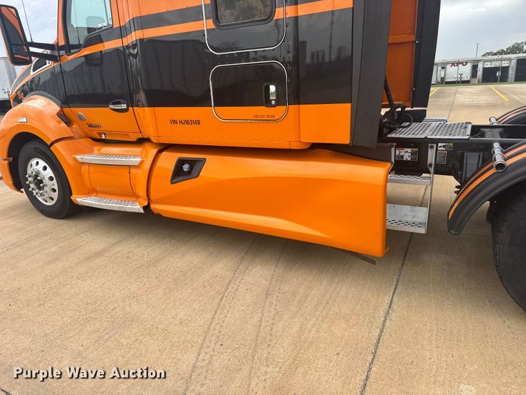 image for item EW4934 2017 Kenworth T680 semi truck