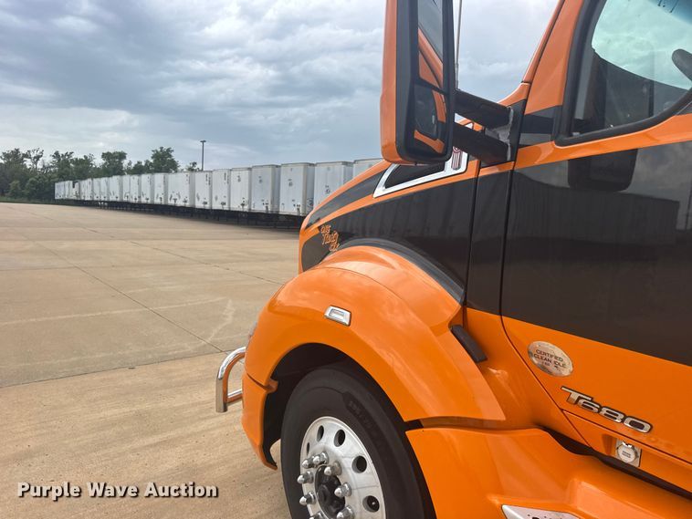 image for item EW4934 2017 Kenworth T680 semi truck