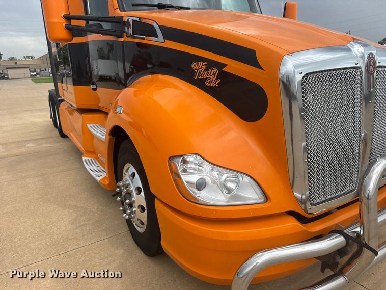 image for item EW4934 2017 Kenworth T680 semi truck