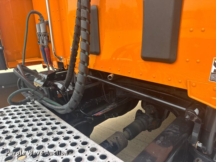 image for item EW4934 2017 Kenworth T680 semi truck
