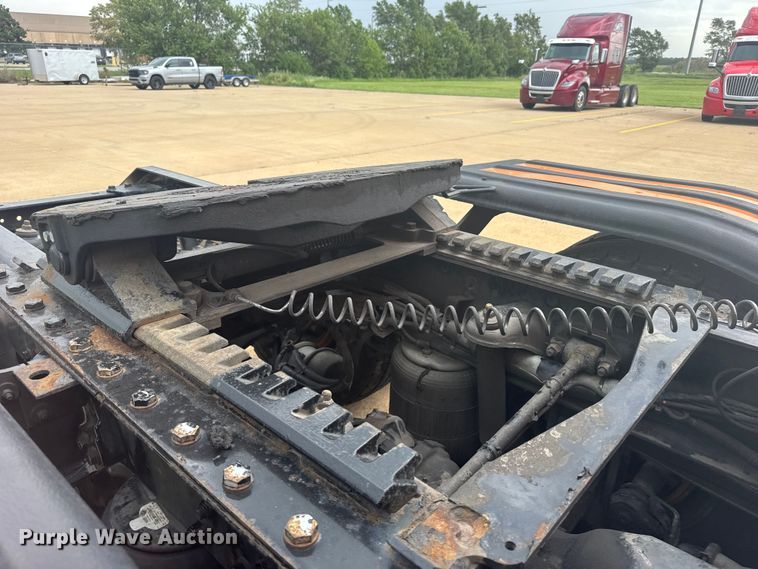 image for item EW4934 2017 Kenworth T680 semi truck