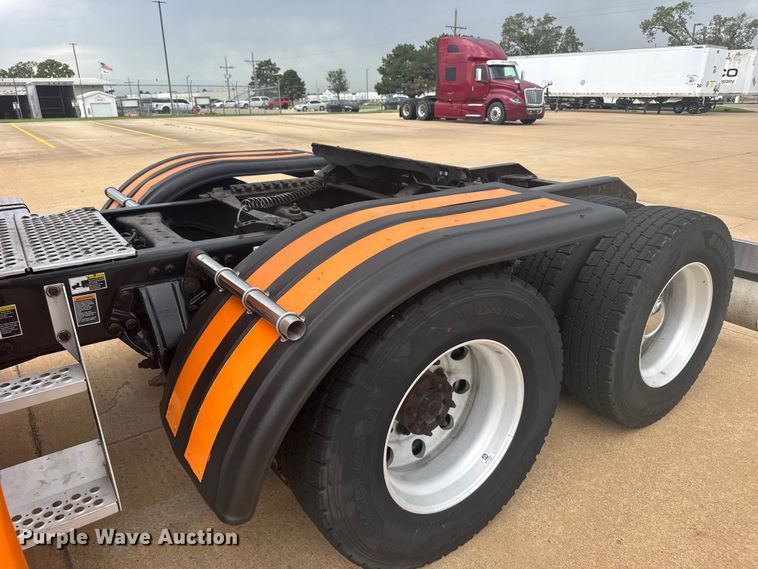 image for item EW4934 2017 Kenworth T680 semi truck