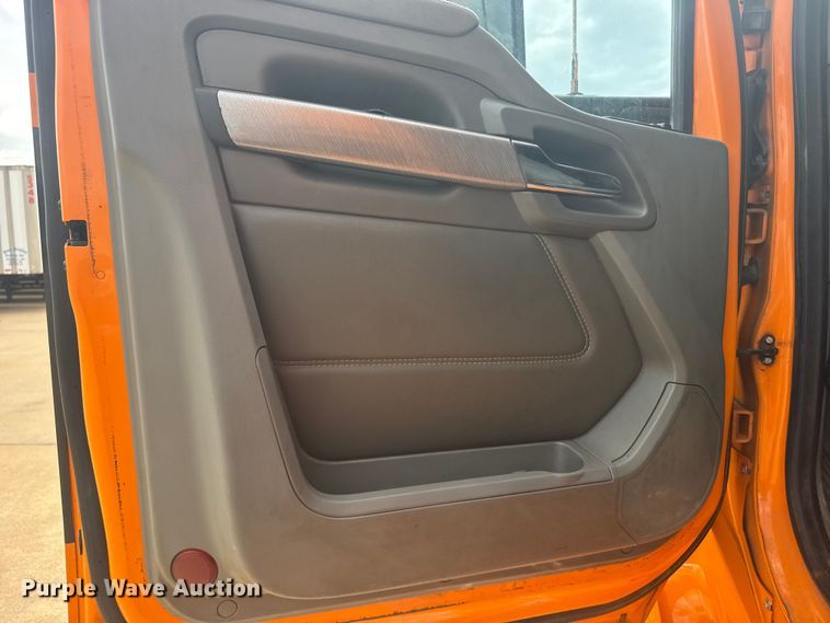 image for item EW4934 2017 Kenworth T680 semi truck