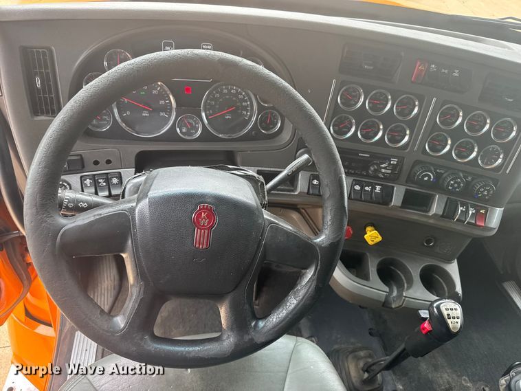 image for item EW4934 2017 Kenworth T680 semi truck
