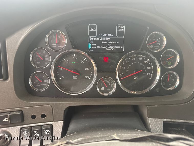 image for item EW4934 2017 Kenworth T680 semi truck