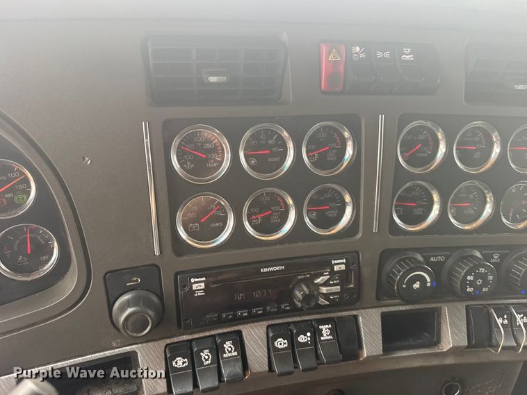 image for item EW4934 2017 Kenworth T680 semi truck