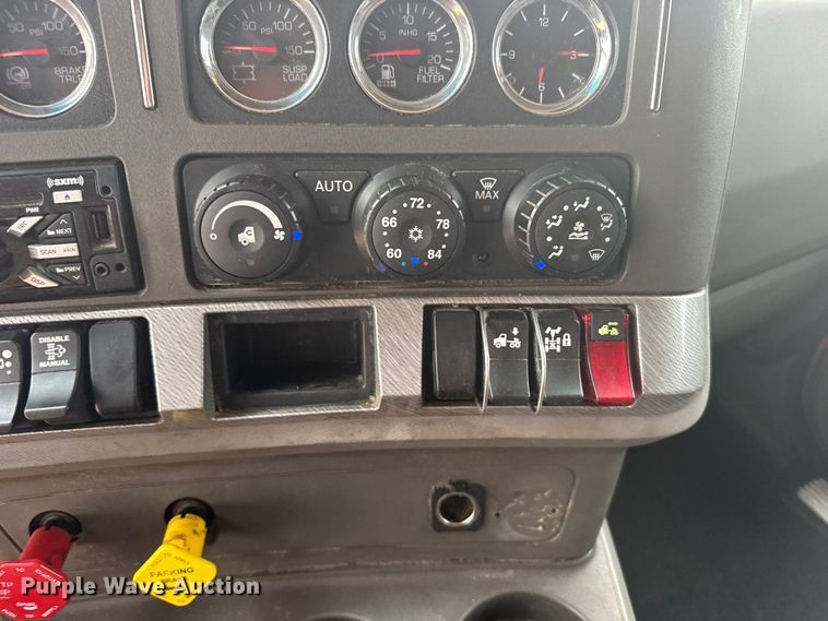 image for item EW4934 2017 Kenworth T680 semi truck