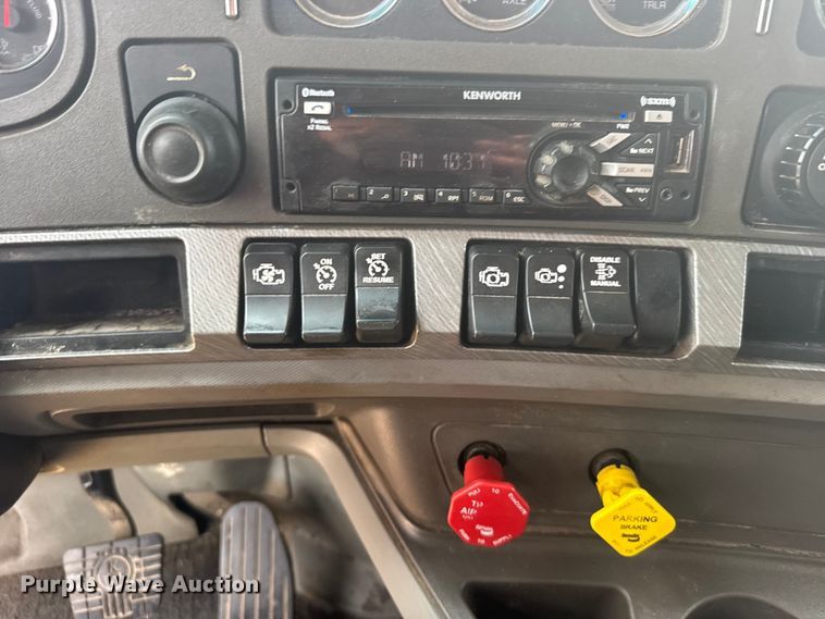 image for item EW4934 2017 Kenworth T680 semi truck