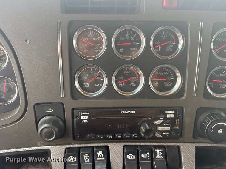 image for item EW4934 2017 Kenworth T680 semi truck