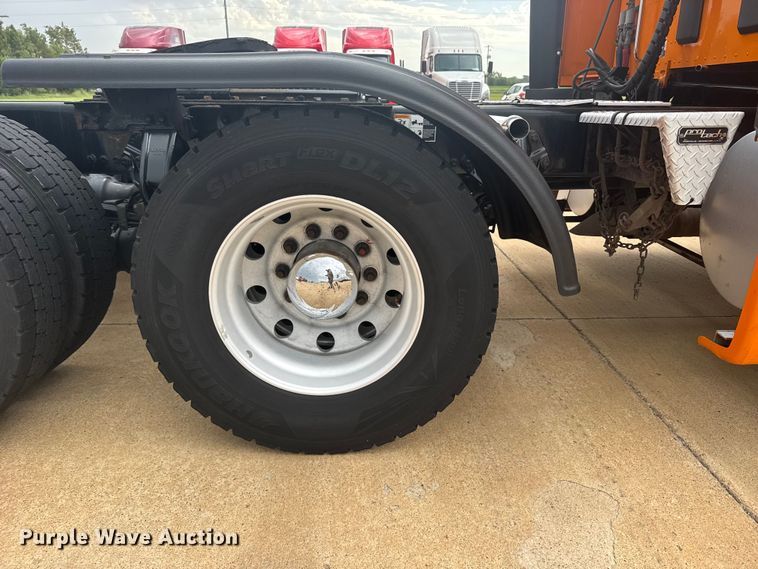 image for item EW4934 2017 Kenworth T680 semi truck