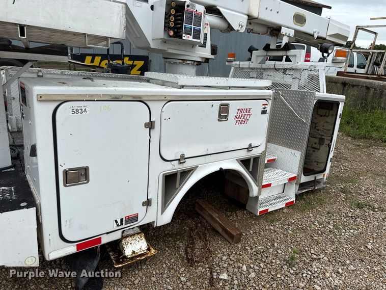 image for item EX2016 Altec L37MR utility bed with bucket lift