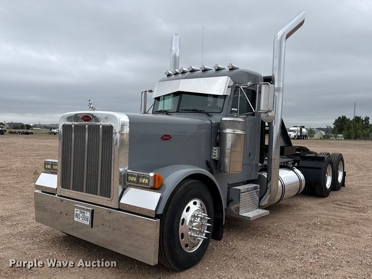 image for item FB6778 2003 Peterbilt 379 winch truck