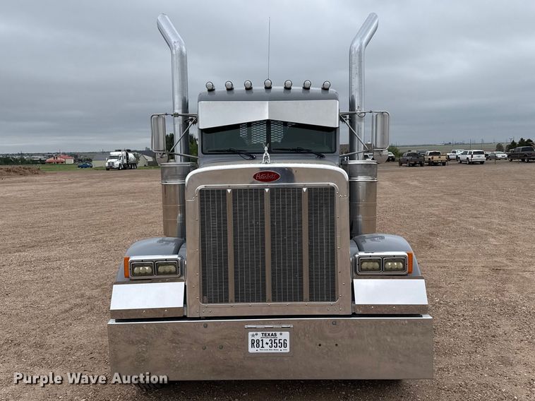 image for item FB6778 2003 Peterbilt 379 winch truck