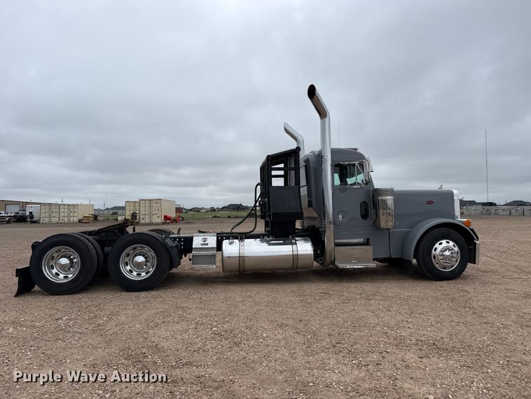 image for item FB6778 2003 Peterbilt 379 winch truck
