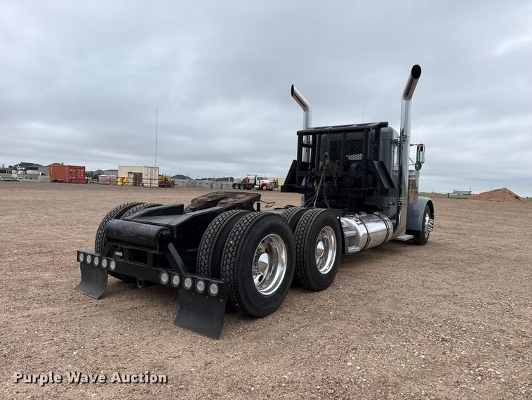 image for item FB6778 2003 Peterbilt 379 winch truck