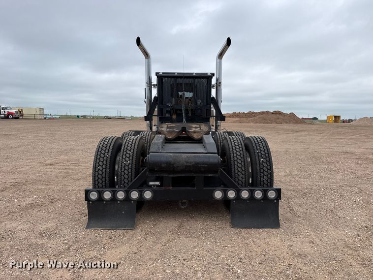 image for item FB6778 2003 Peterbilt 379 winch truck