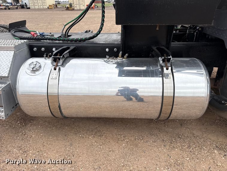 image for item FB6778 2003 Peterbilt 379 winch truck