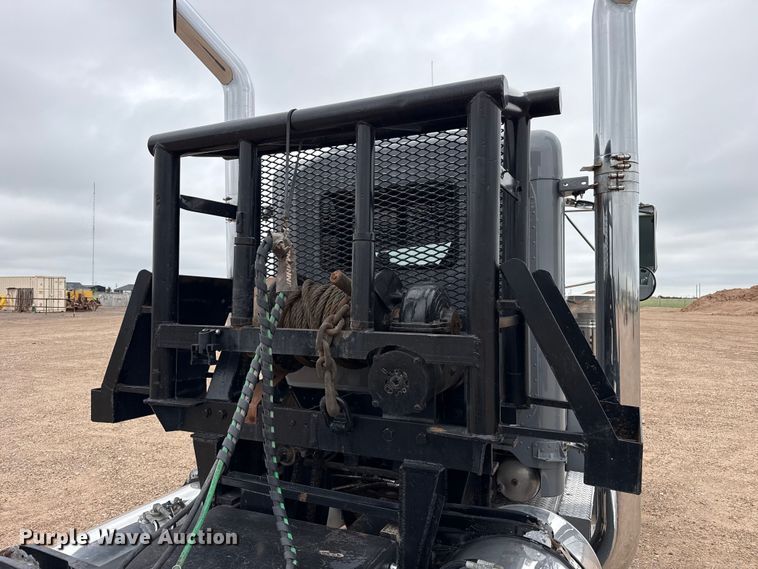 image for item FB6778 2003 Peterbilt 379 winch truck