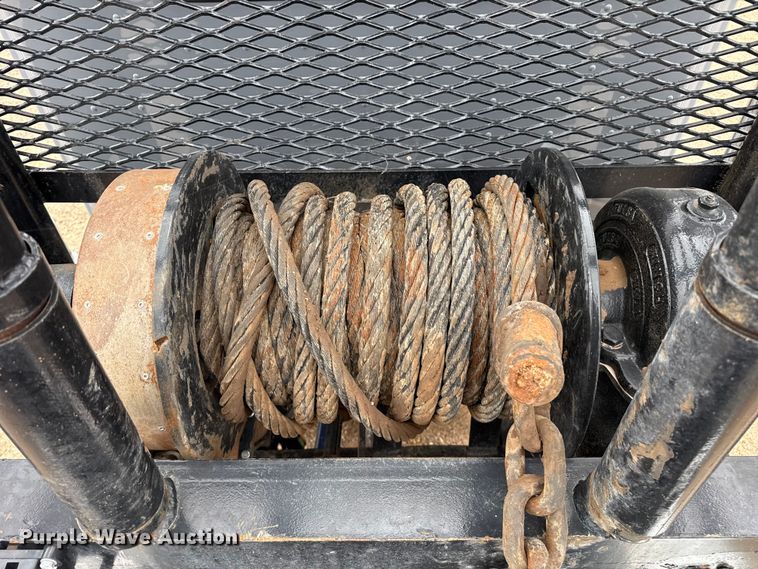 image for item FB6778 2003 Peterbilt 379 winch truck