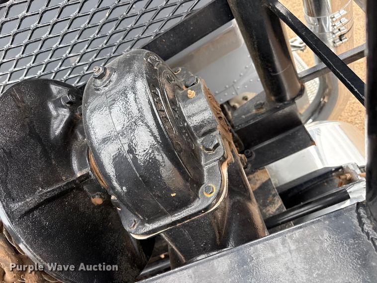 image for item FB6778 2003 Peterbilt 379 winch truck