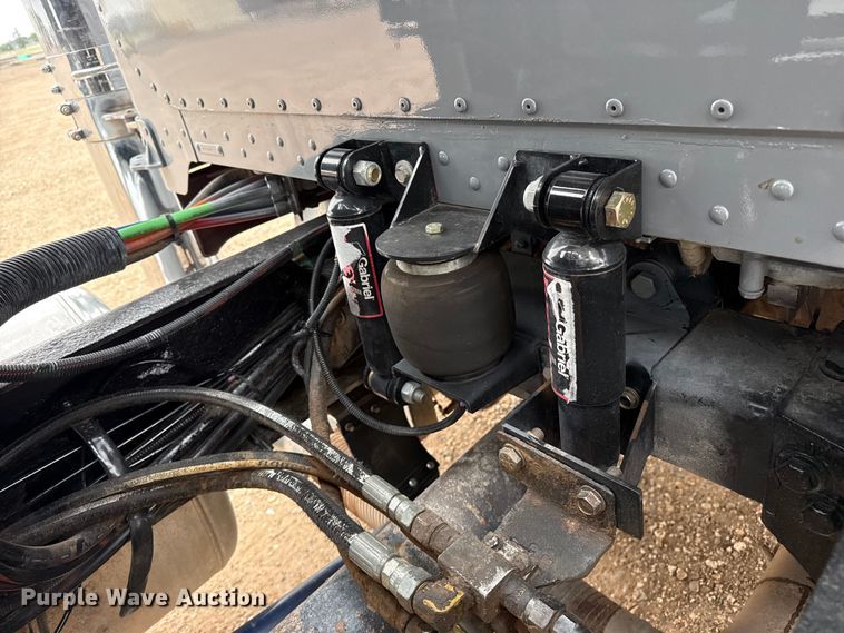 image for item FB6778 2003 Peterbilt 379 winch truck