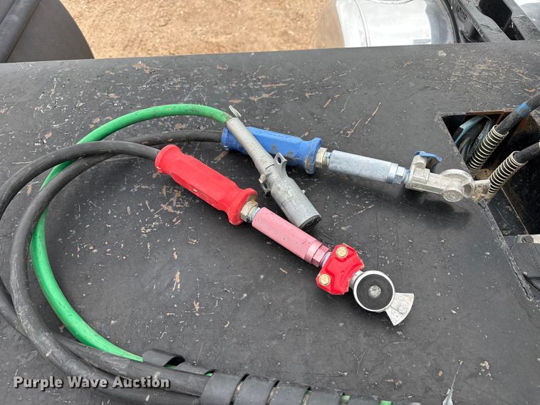 image for item FB6778 2003 Peterbilt 379 winch truck