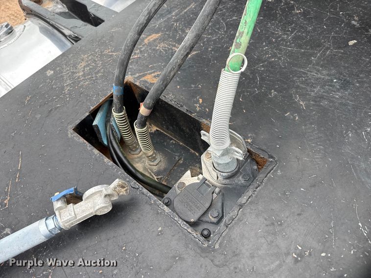 image for item FB6778 2003 Peterbilt 379 winch truck
