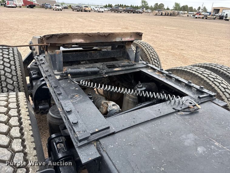 image for item FB6778 2003 Peterbilt 379 winch truck