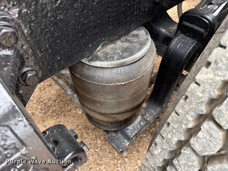 image for item FB6778 2003 Peterbilt 379 winch truck