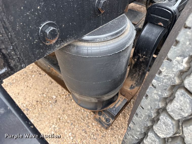 image for item FB6778 2003 Peterbilt 379 winch truck