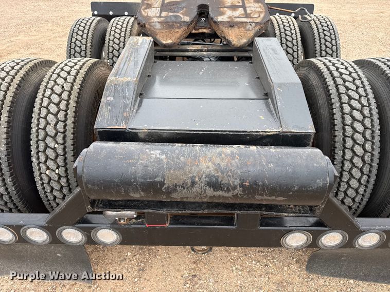image for item FB6778 2003 Peterbilt 379 winch truck