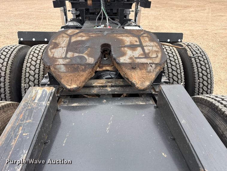 image for item FB6778 2003 Peterbilt 379 winch truck