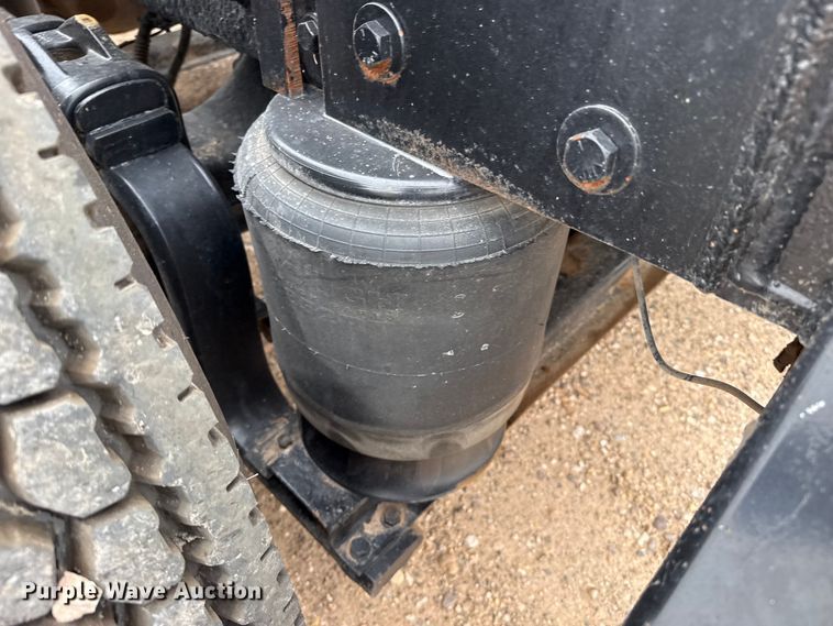 image for item FB6778 2003 Peterbilt 379 winch truck