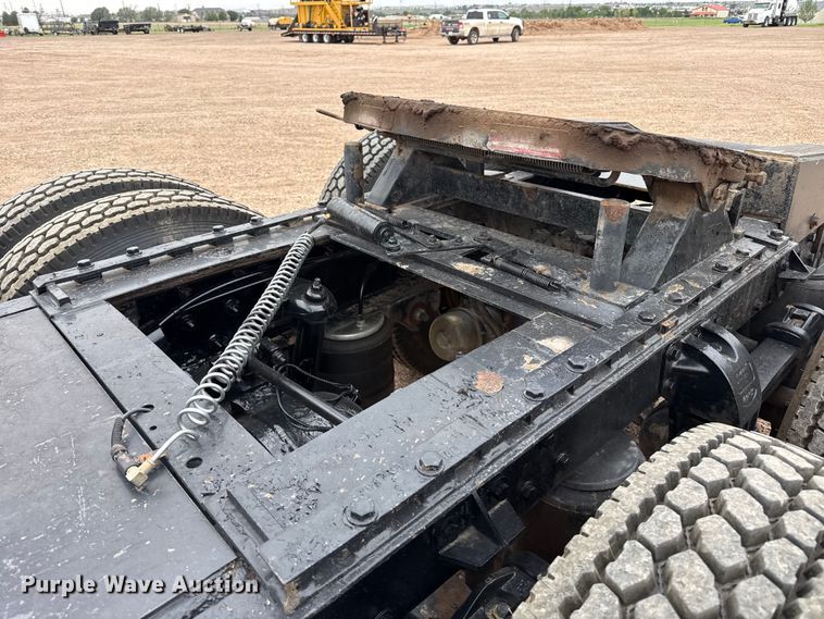 image for item FB6778 2003 Peterbilt 379 winch truck