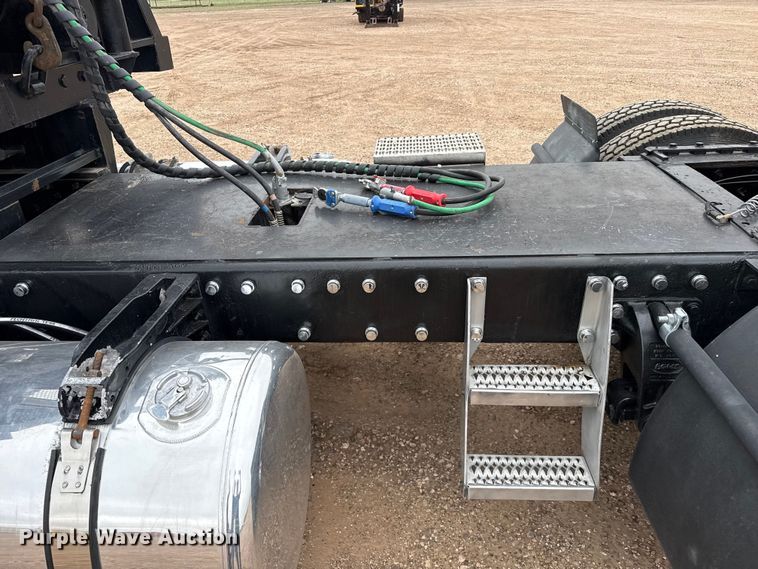 image for item FB6778 2003 Peterbilt 379 winch truck
