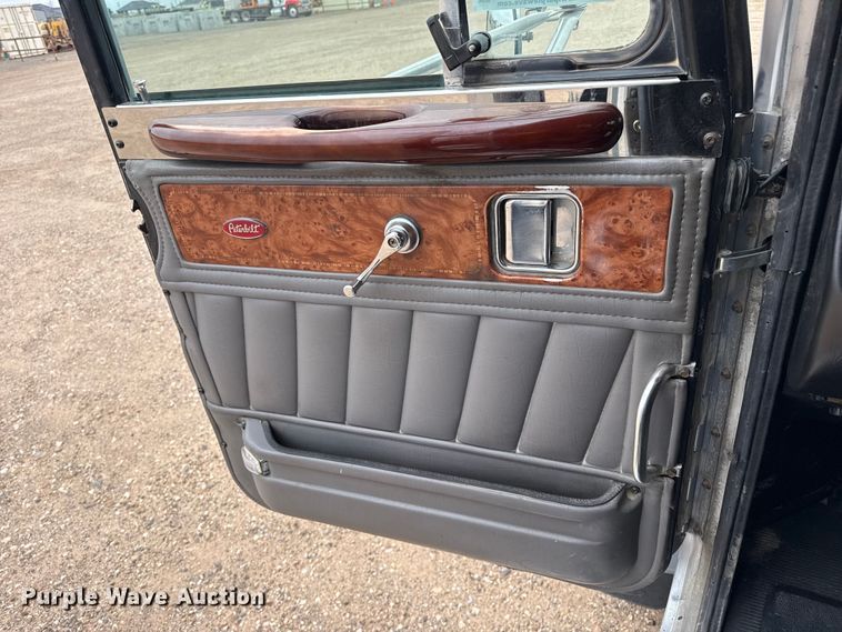 image for item FB6778 2003 Peterbilt 379 winch truck