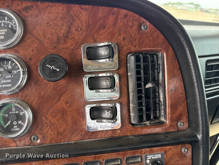 image for item FB6778 2003 Peterbilt 379 winch truck
